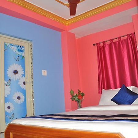 H C N Guest House Kolkata Bagian luar foto