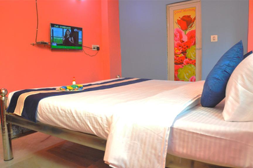 H C N Guest House Kolkata Bagian luar foto