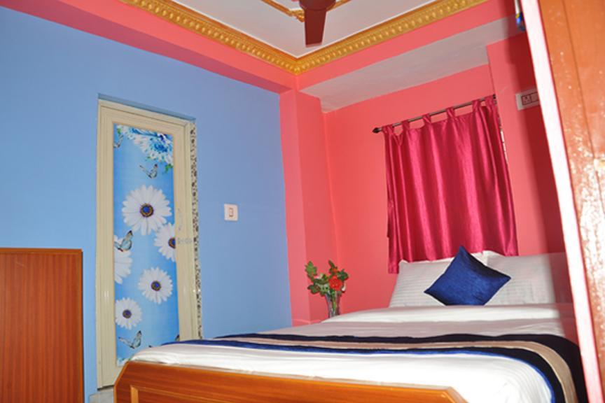 H C N Guest House Kolkata Bagian luar foto